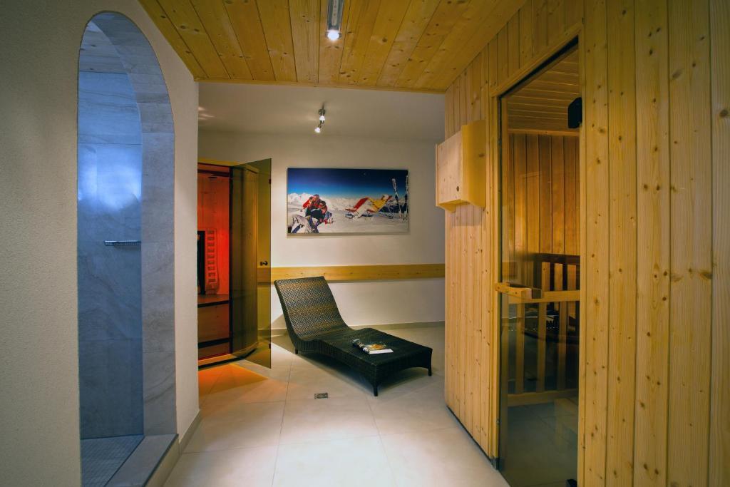 Hotel Lukas Fiss Exterior photo