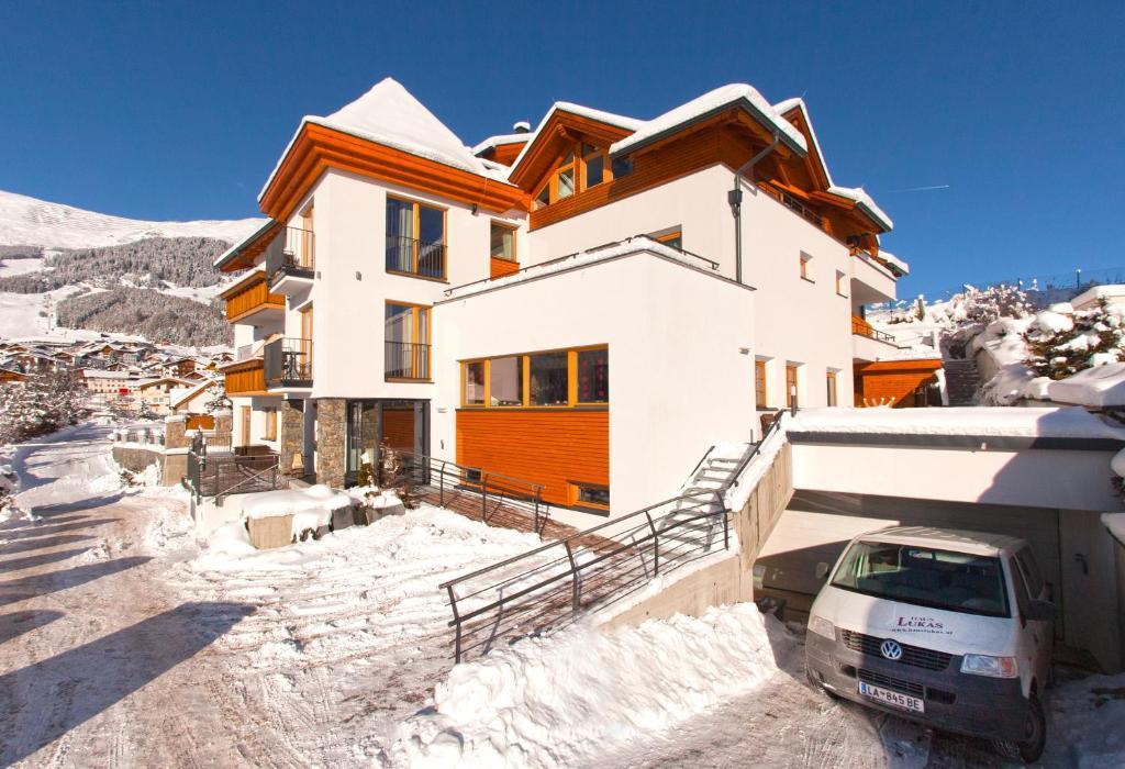 Hotel Lukas Fiss Exterior photo