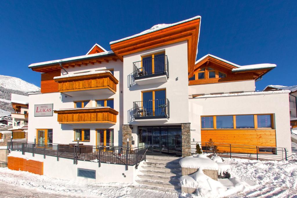 Hotel Lukas Fiss Exterior photo