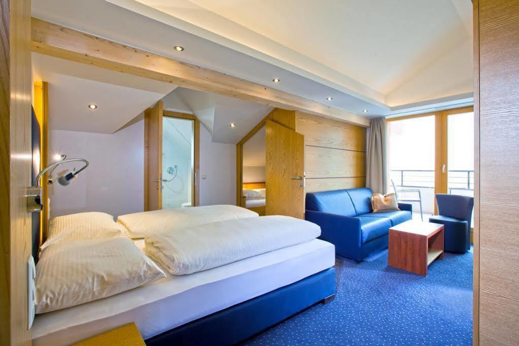 Hotel Lukas Fiss Exterior photo
